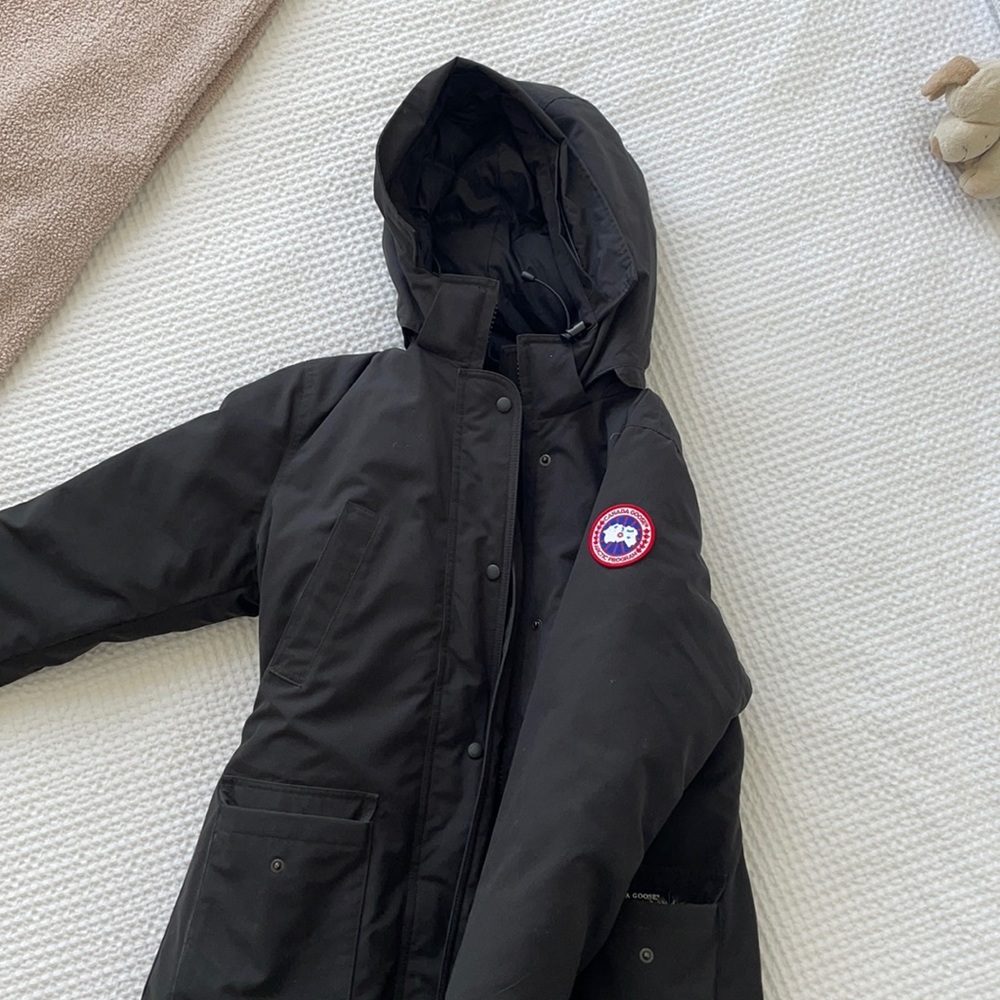 Canada goose mid length winter coat black